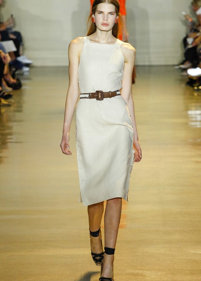 تصاميم رائعة جمعت التراث والإحترافية في عرض Altuzarra