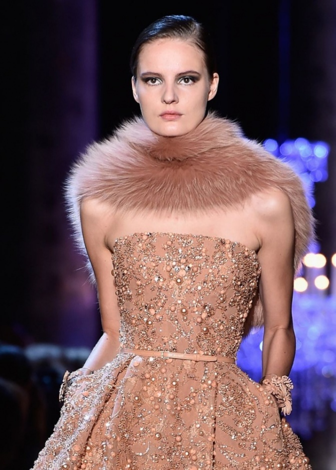 خيوط خريفية جديدة في عرض إيلي صعب