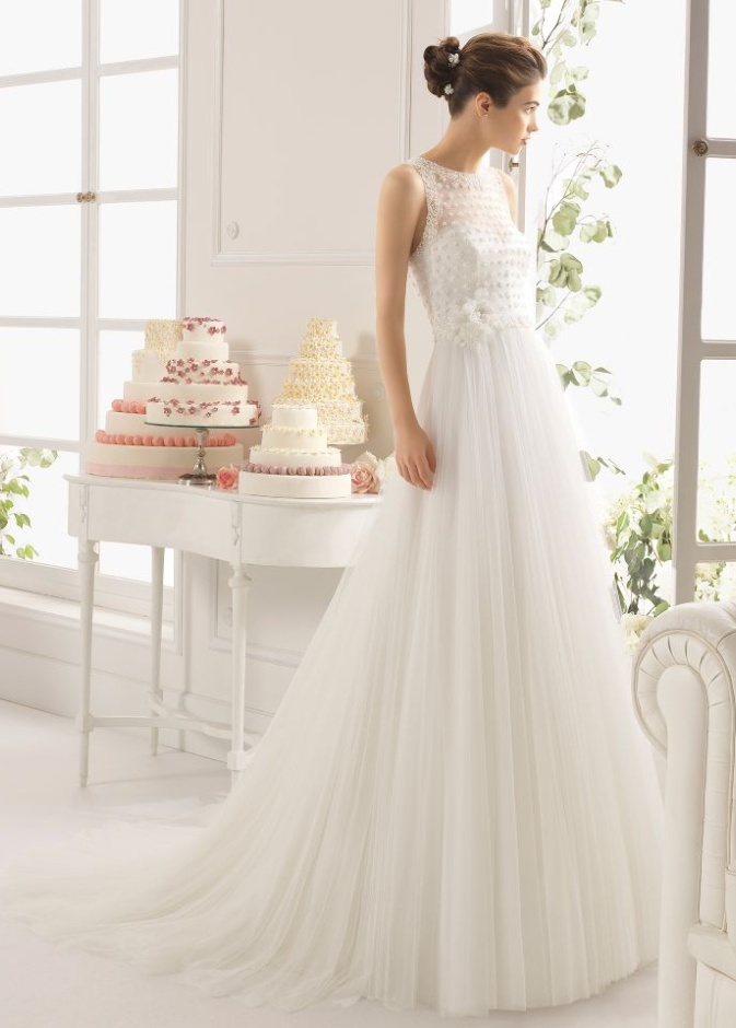 النعومة والرقة في مجموعة فساتين زفاف  Aire Barcelona  