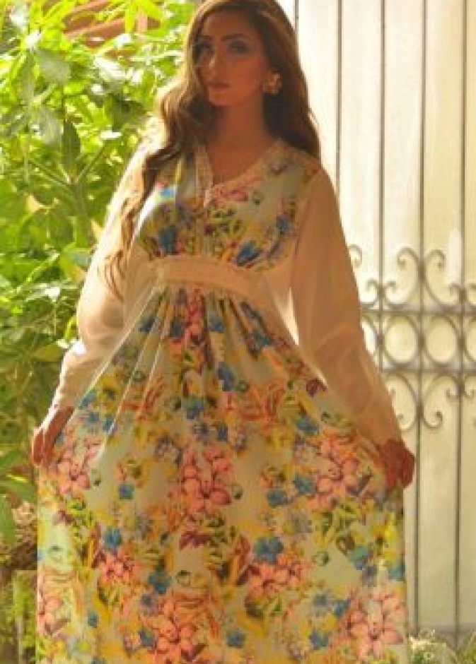 المصممة السعودية داليا بخاري :تصاميم من وحي الشهر الكريم ودفء العائلة