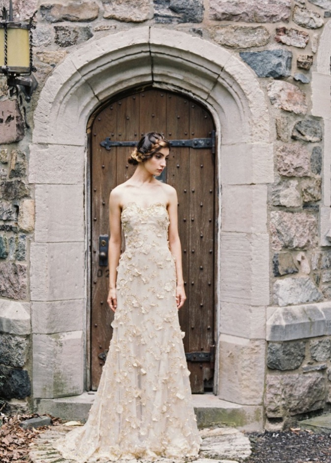 النعومة الممزوجة بالرومنسية شعاري لفساتين الزفاف