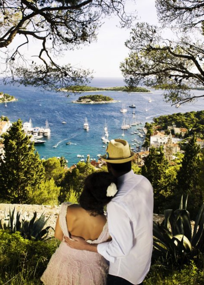 فراس شهاب الدين ل"هي" :" أعشق سرقة لقطات العروس" 