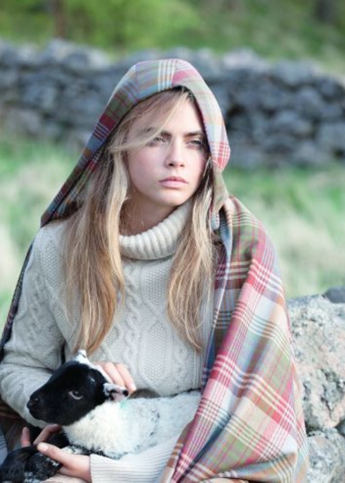 خاص "هي" حوار مع عارضة الأزياء كارا ديليفنج