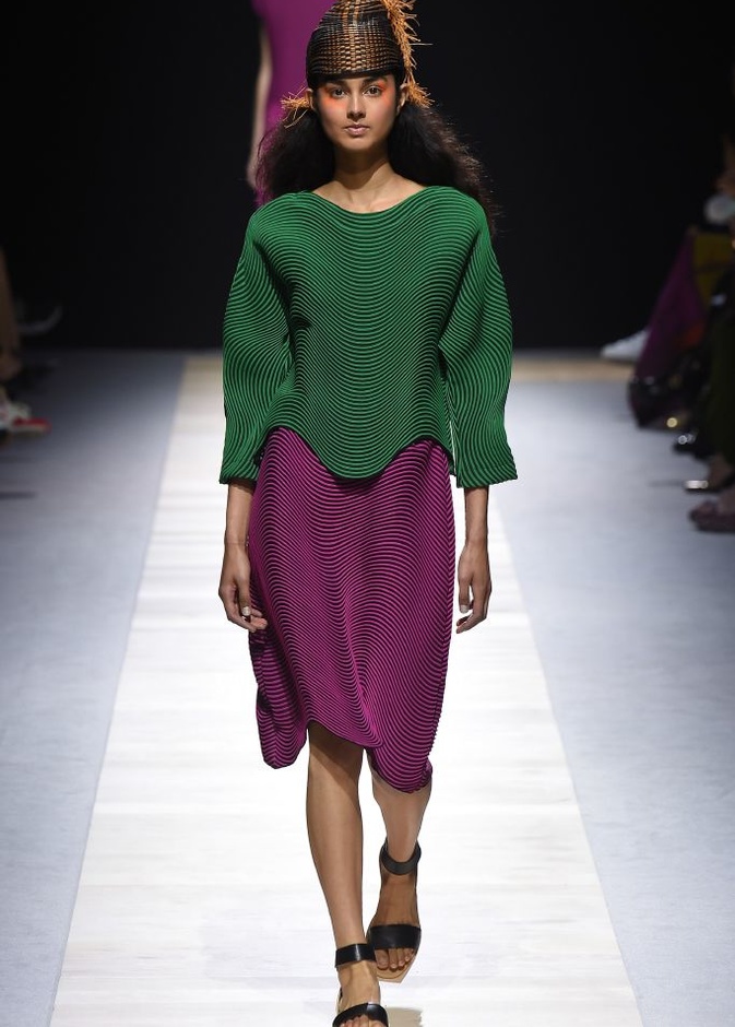 مجموعة Issey Miyake لربيع و صيف 2016