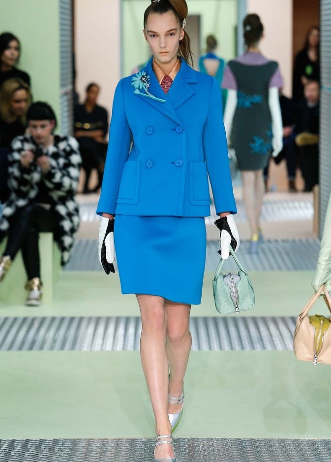 برادا: قصات غريبة وألوان الباستيل الهادئة