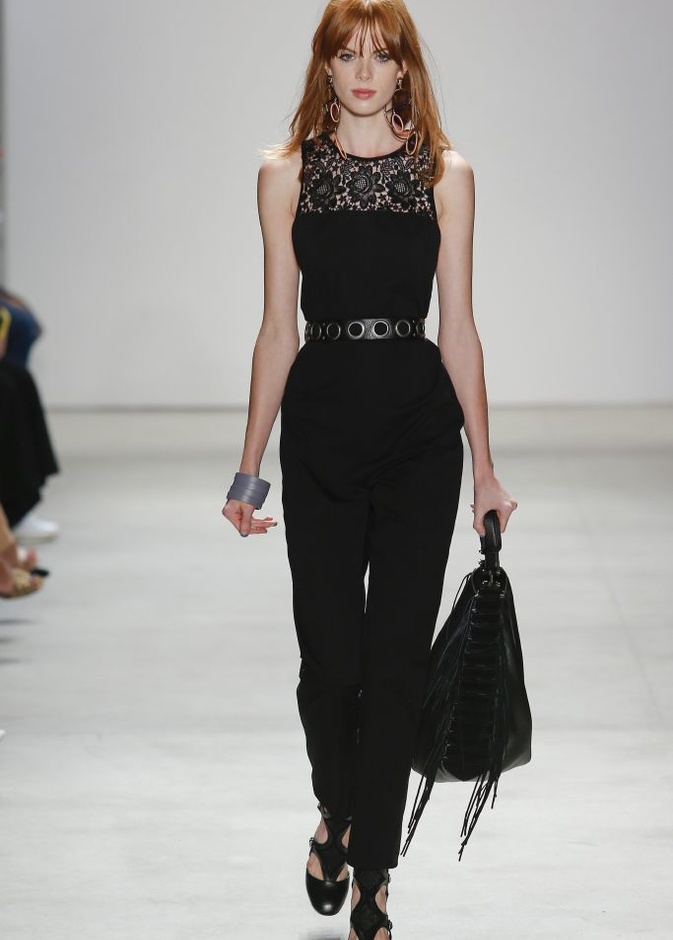 عرض Rebecca Minkoff بين الرومنسية و التمرّد 