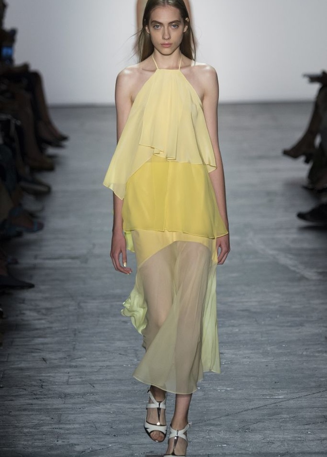 أنوثة وحيوية منعشة في عرض Prabal Gurung المبهر