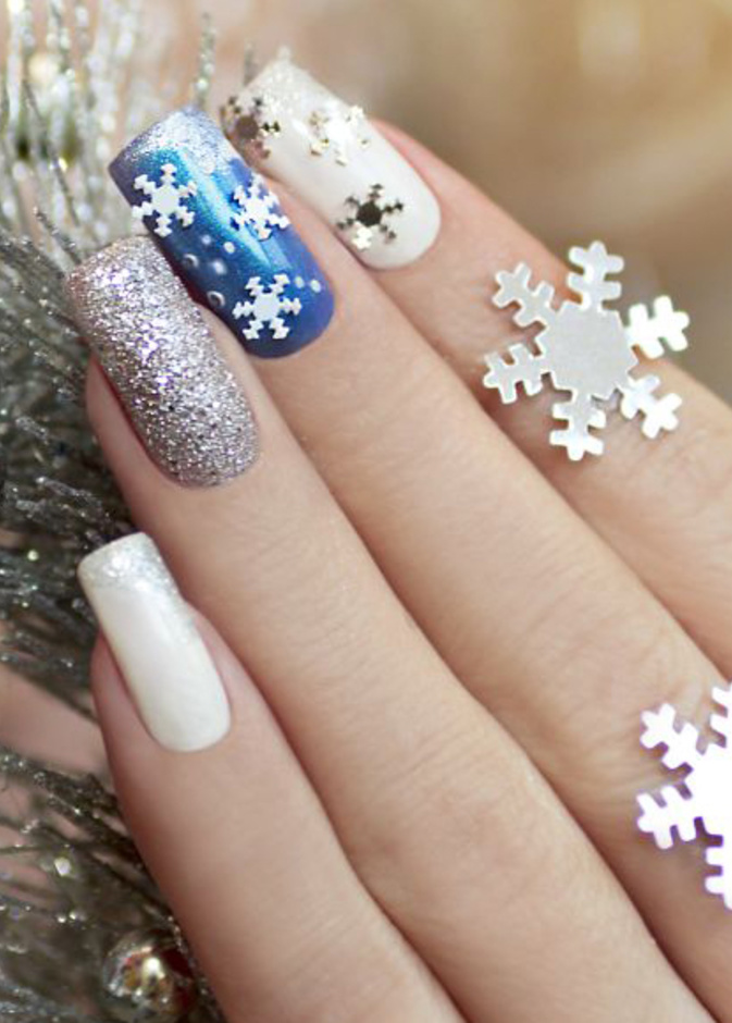 جاذبية مطلقة لأظافر عروس الشتاء