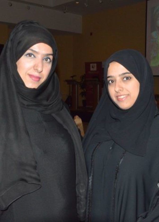 مهندسة  فاطمة مع عدد من الضيفات