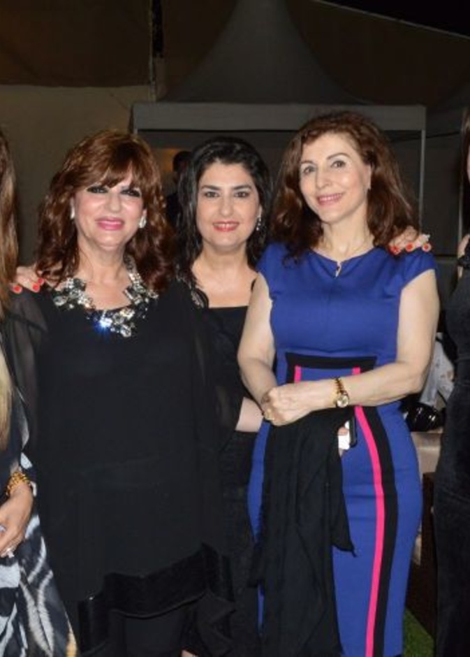 مها حمزة مع عدد من الضيفات