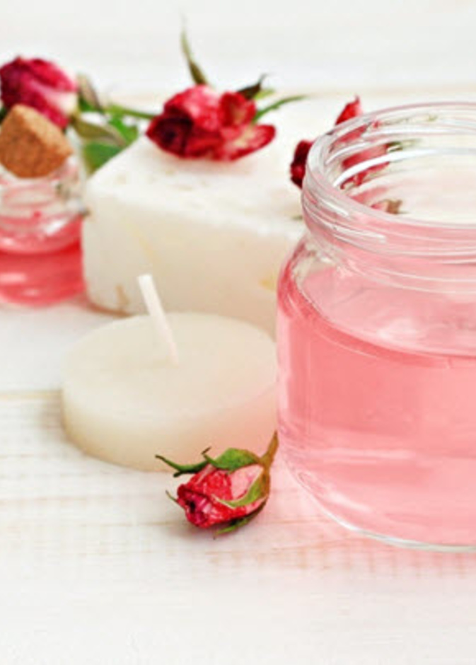 فوائد ماء الورد مع الماء الصحية و الجمالية