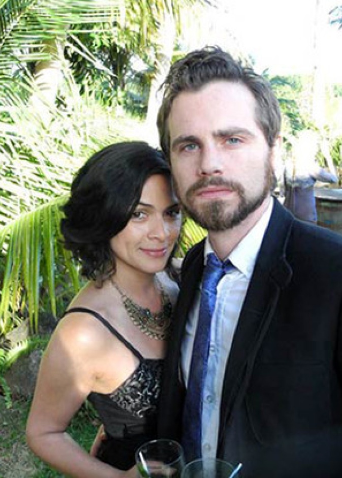 ريدر سترونغ يتزوج صديقته ألكسندرا باريتو