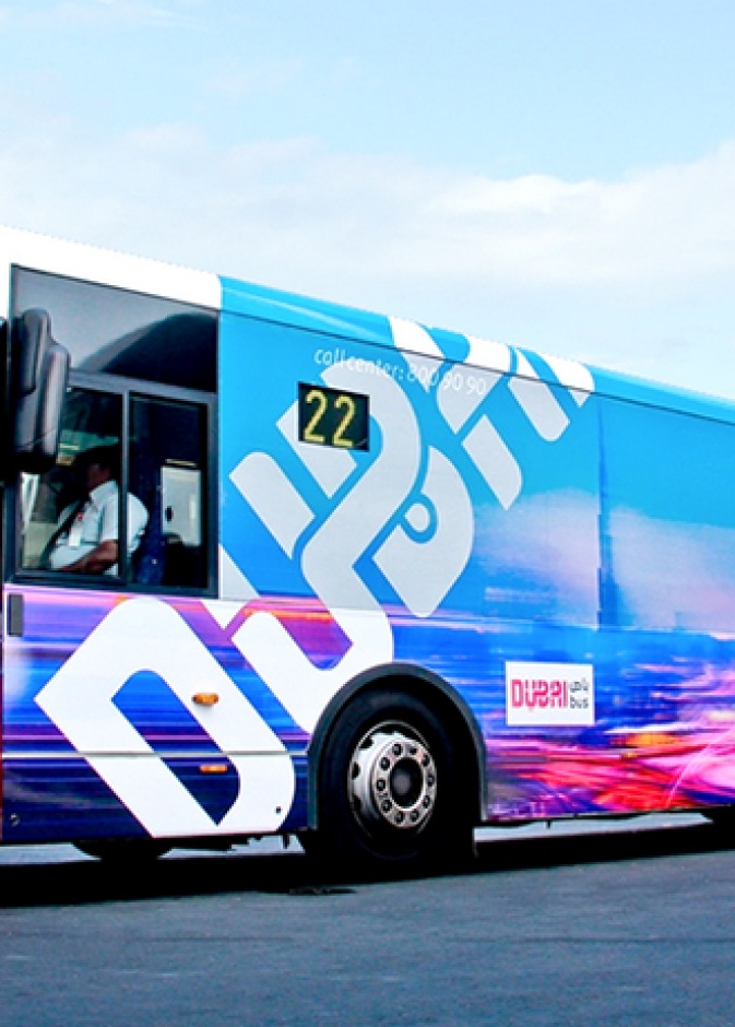 نظرة على الموصلات العامة في دبي 