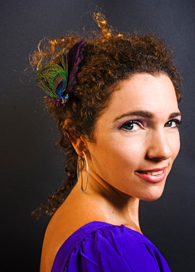 مصممة الحقائب سارة بيضون: خلف كل حقيبة قصة إنسانية 