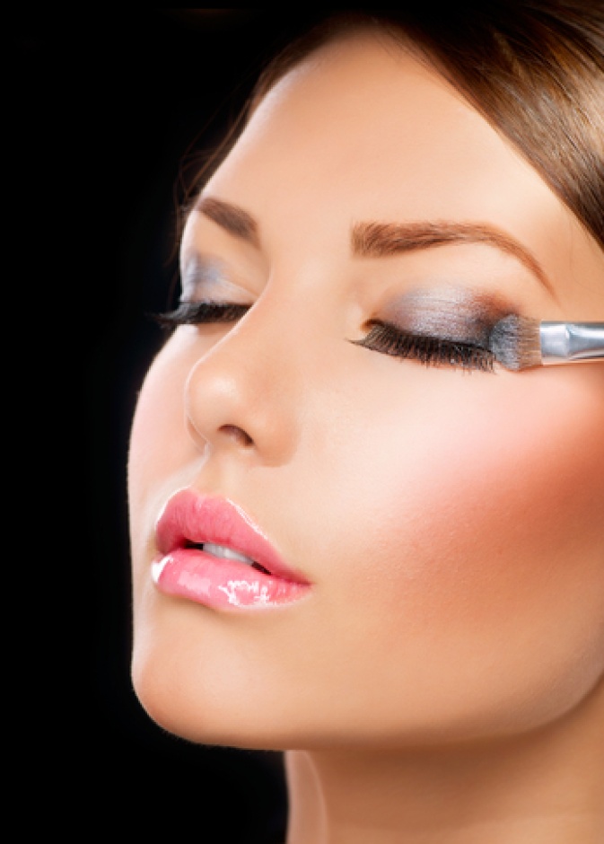 ما هي مستحضرات التجميل المعدنية؟