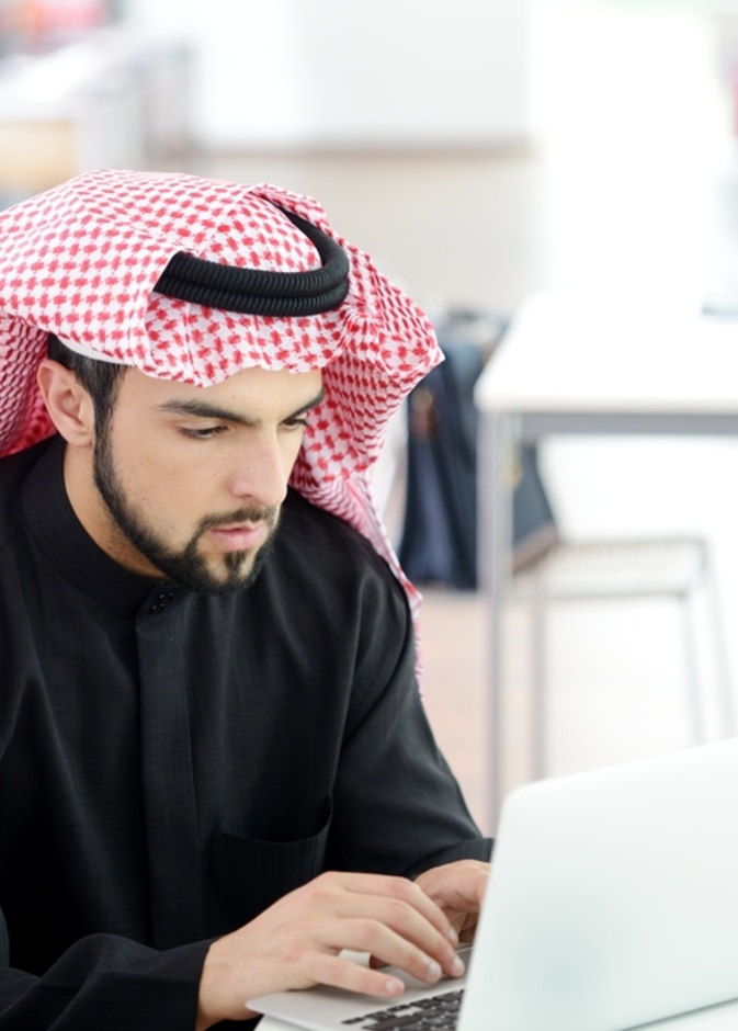 حكم قطرة العين المرطبة 