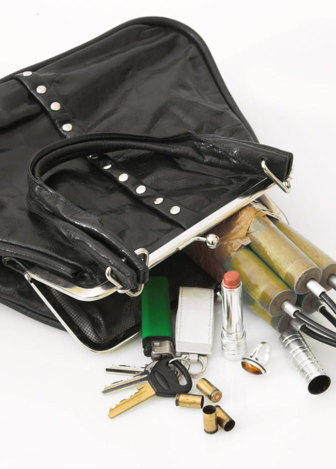 مسافرة من جدة تثير الذعر بمطار القاهرة من وجود قنبلة بحقيبتها