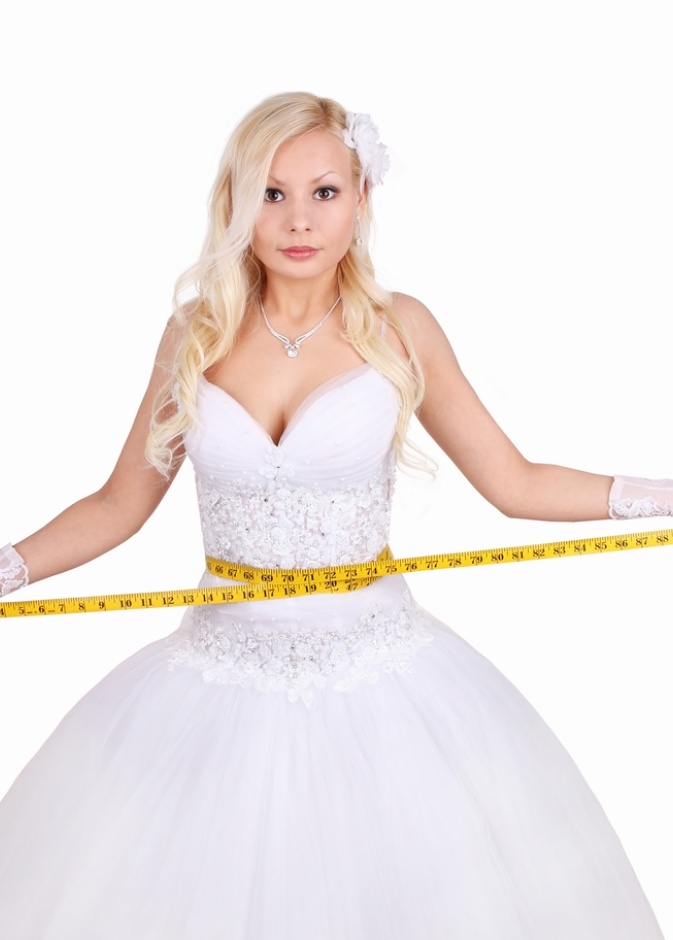 تخلّصي من دهون الخصر والأرداف واختالي بفستان الزفاف