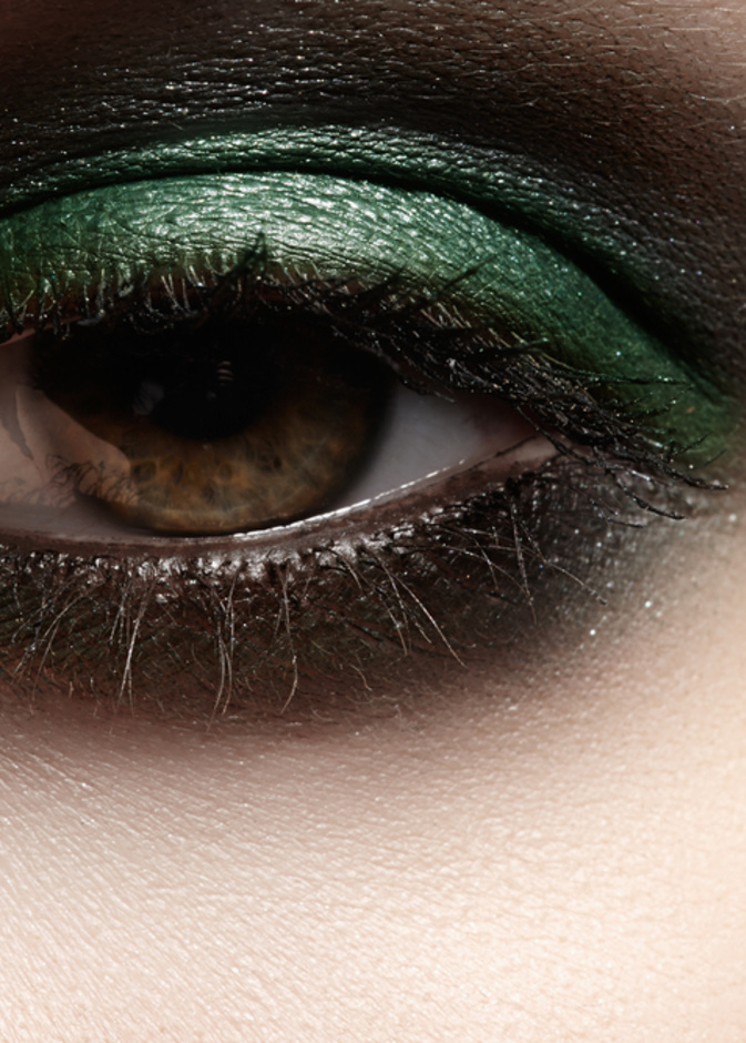 ماكياجك سموكي ساحر بالظل الزيتي