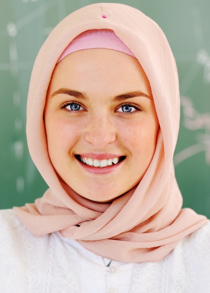 ما حكم تنظيف الأسنان بالفرشاة والمعجون في نهار رمضان