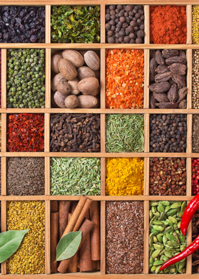 تتعدد أنواع التوابل لكنها كلها تحمل معنى واحداً: النكهة المميزة