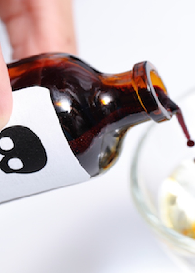 عروس تسمم عريسها ورفاقه 