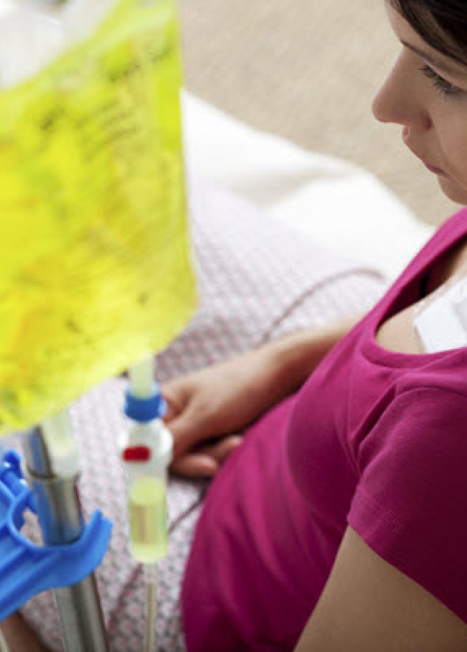 مريضة بسرطان الثدي تخضع للعلاج الكيميائي