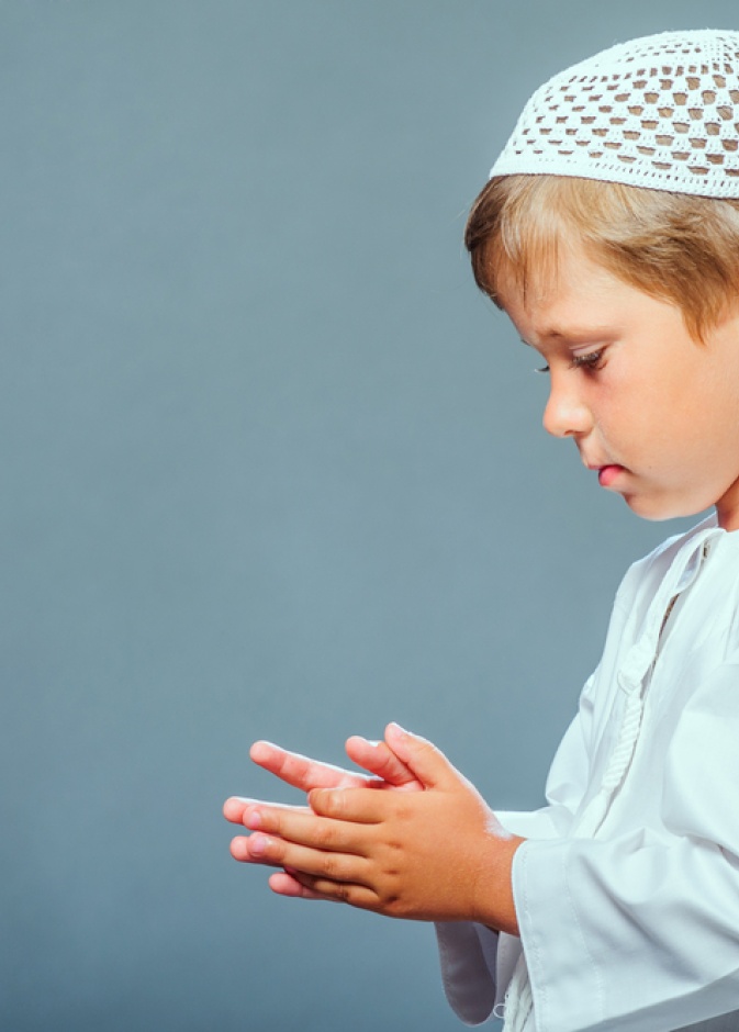 طرق سهلة لتعويد الطفل على الصلاة منذ الصغر 
