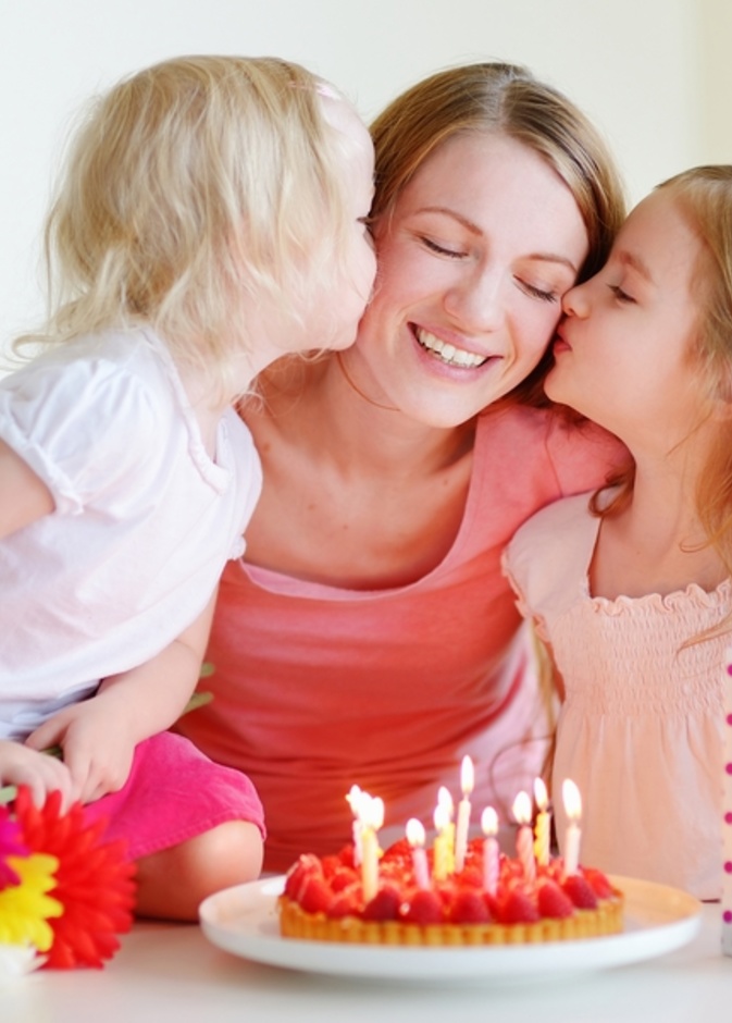 يوم الأم.. أين بدأ وكيف يُحتفل به؟