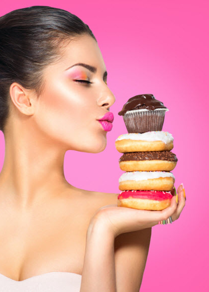 الحقيقة المُرَة: تشتهي النساء الحلوى أكثر من الرجال!