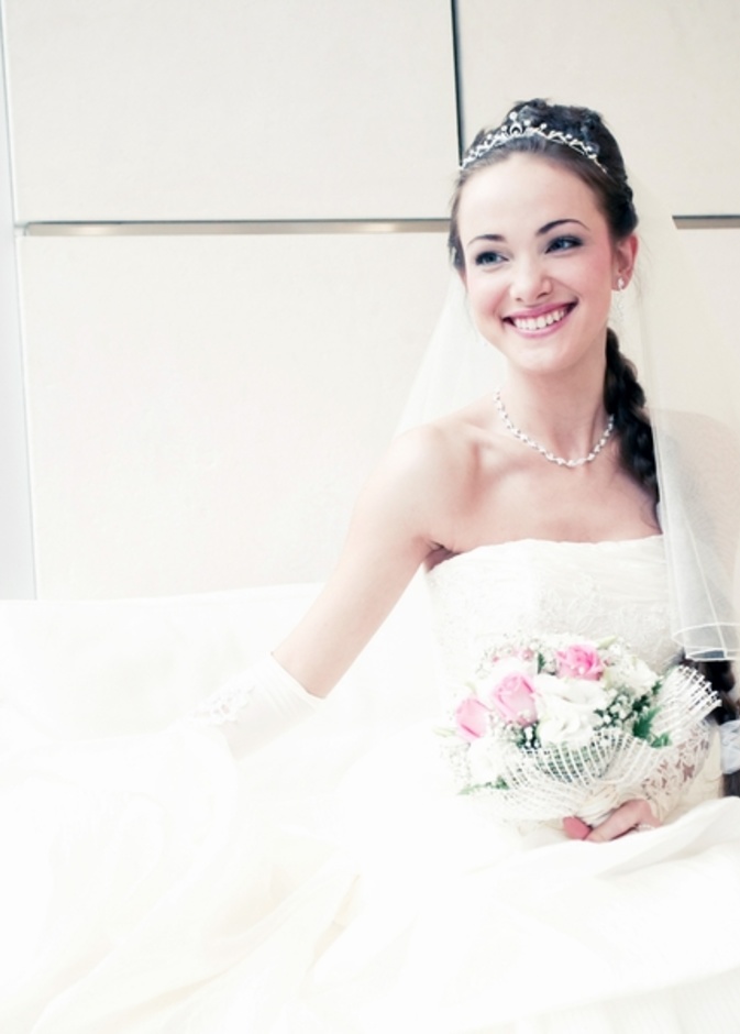 إختاري تاجك... وكوني ملكة زفافك