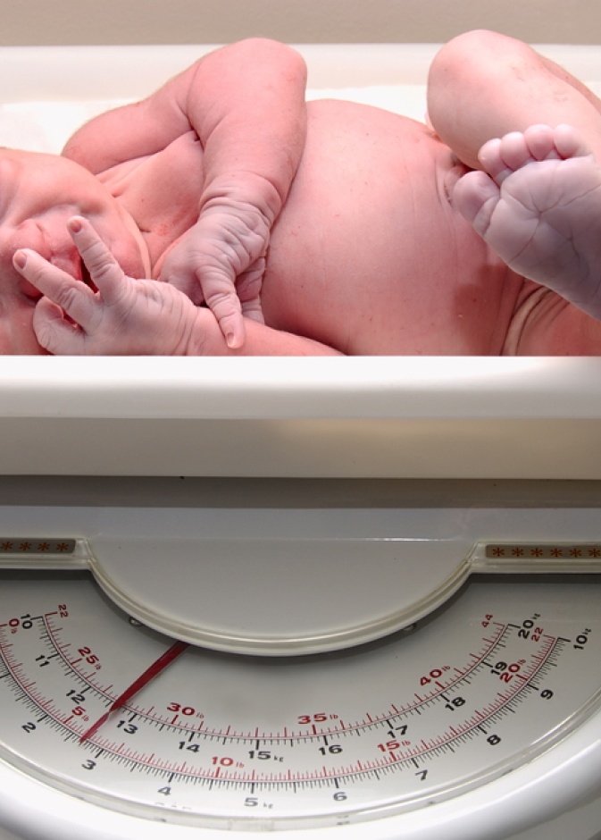 أسباب زيادة أو إنخفاض وزن المولود