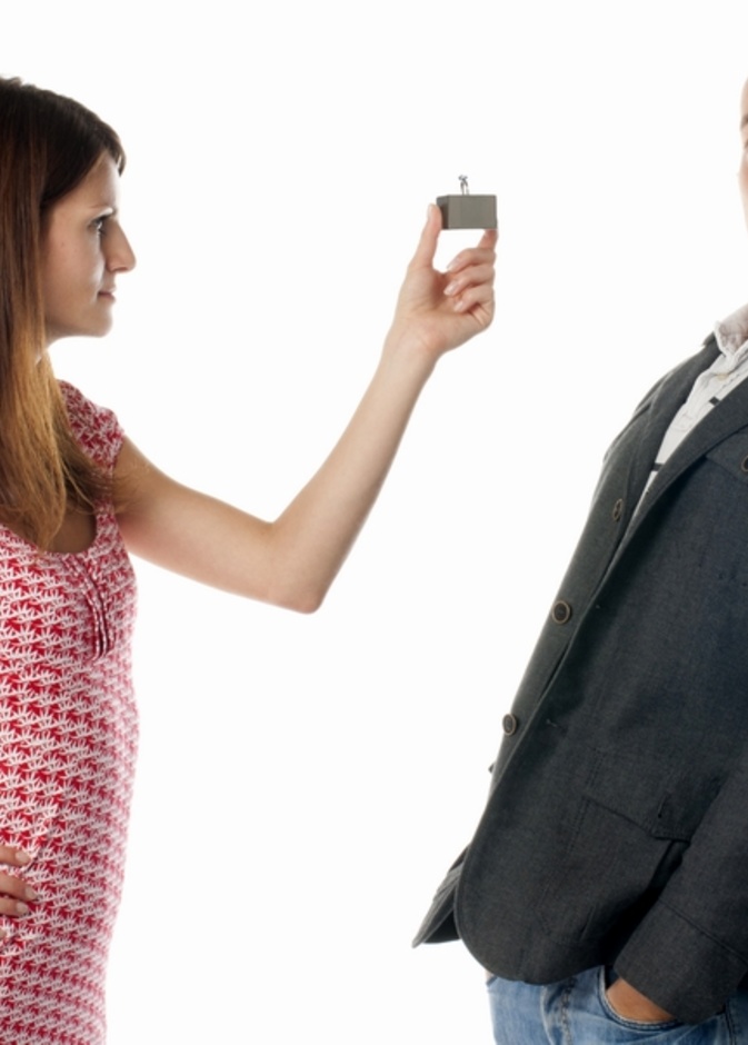 هل تتقدم المرأة بطلب يد الرجل؟ 