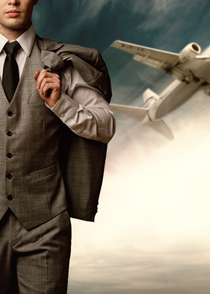 حكم من أفطر في الطائرة بناء على التوقيت الأرضي لبلده 