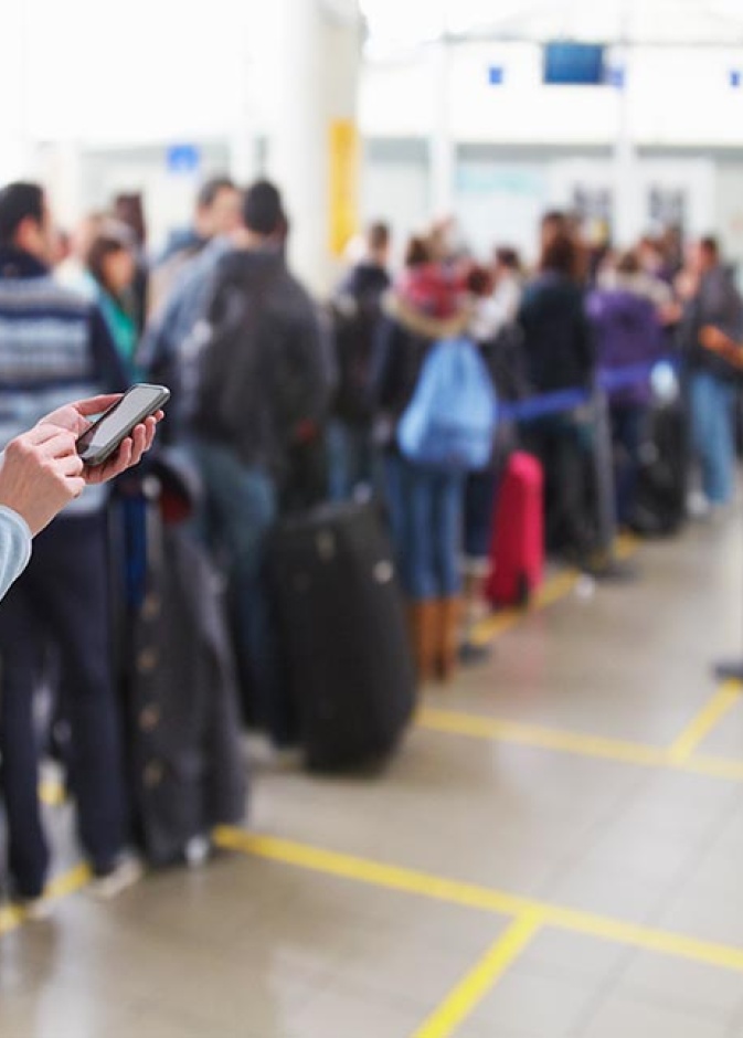 الهاتف الذكي جواز سفرك في مطار دبي