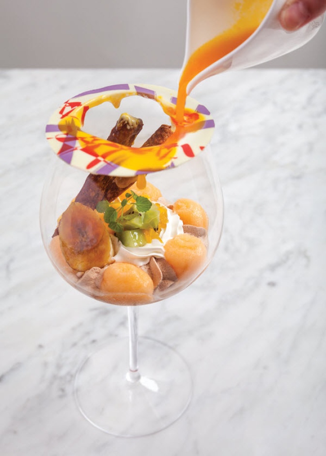 بانا كوتا جوز الهند مع صلصة المانغو الدافئة