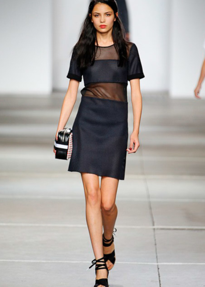 TopShop Unique: مجموعة رياضية بسيطة ومرحة