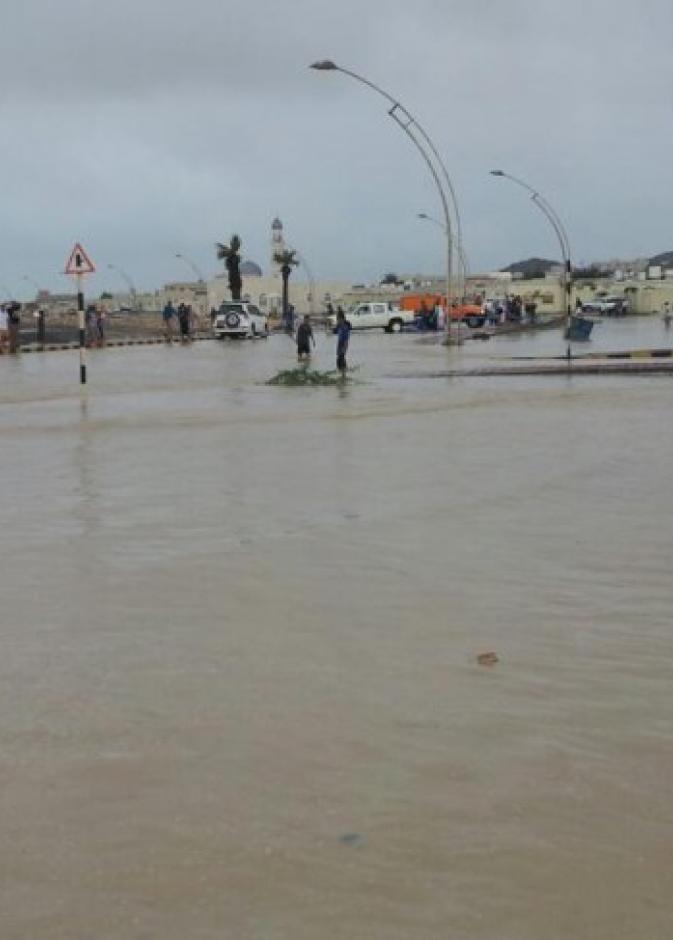 بالفيديو: سيول في عُمان جراء العاصفة أشوبا