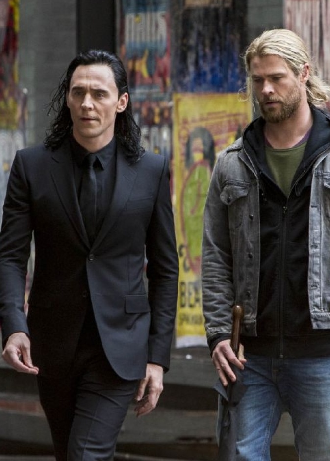 توم هيدلستون Tom Hiddleston و كريس هيمسوورث  Chris Hemsworth