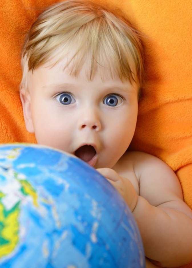 سفر المولود بالطائرة.. آمن وممتع بهذه النصائح