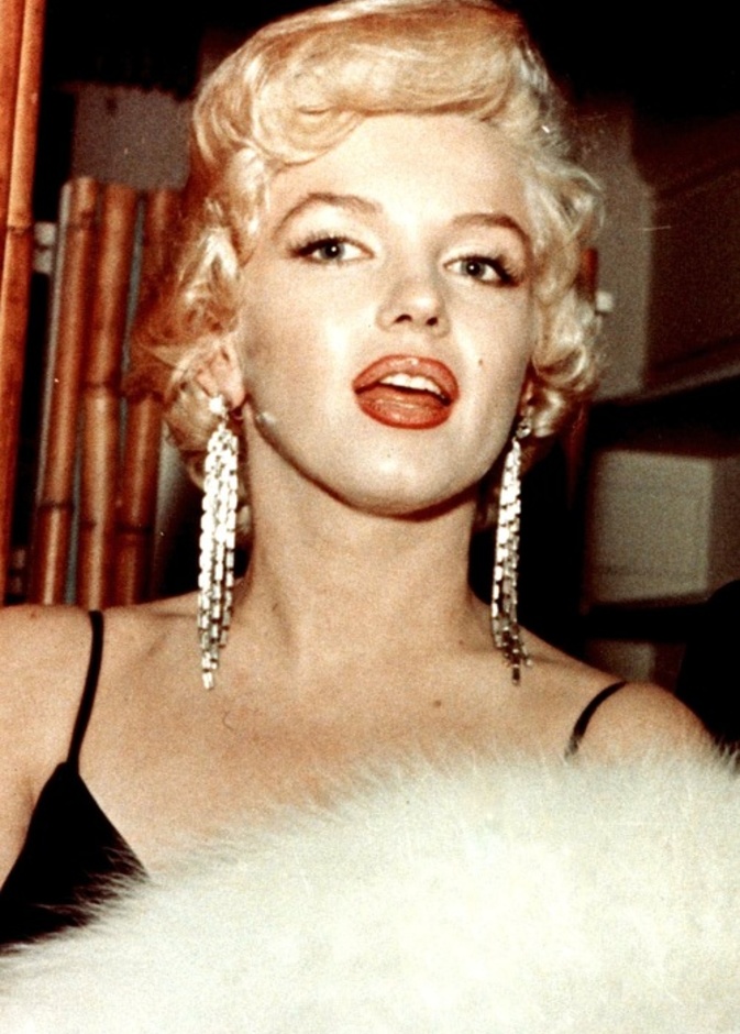 أقراط مارلين مونرو تباع بـ185.000 دولار