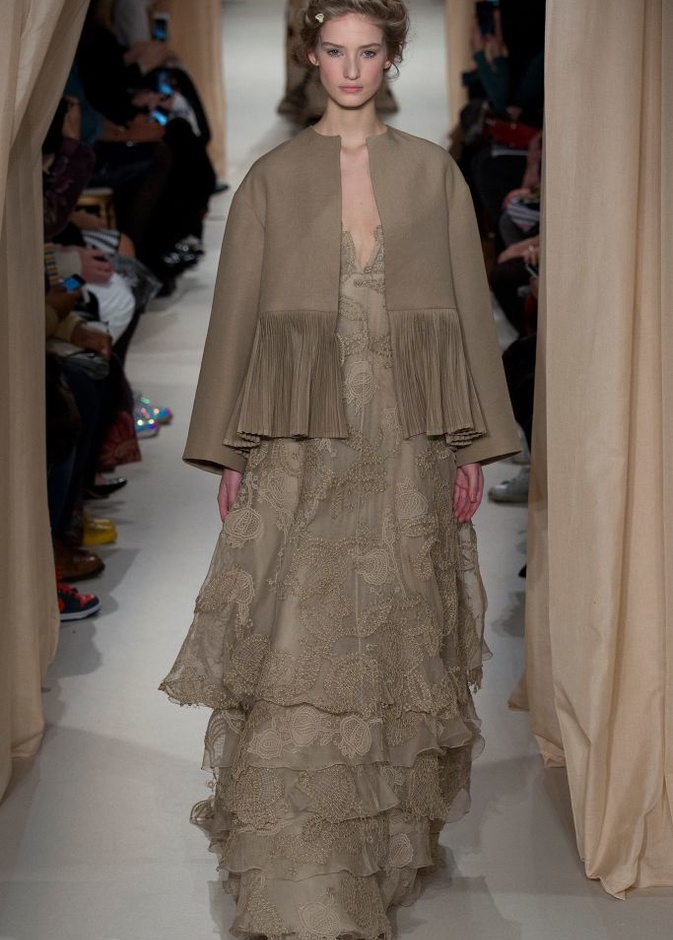 تفاصيل مُدهشة ترسم مجموعة Valentino