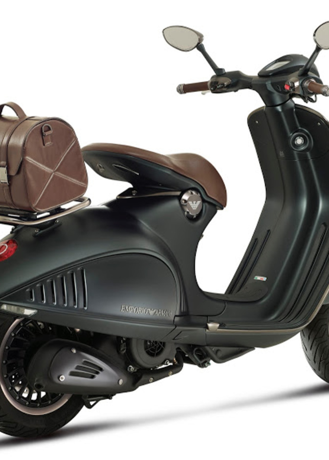 "فيسبا VESPA" فاخرة من أمبوريو أرماني