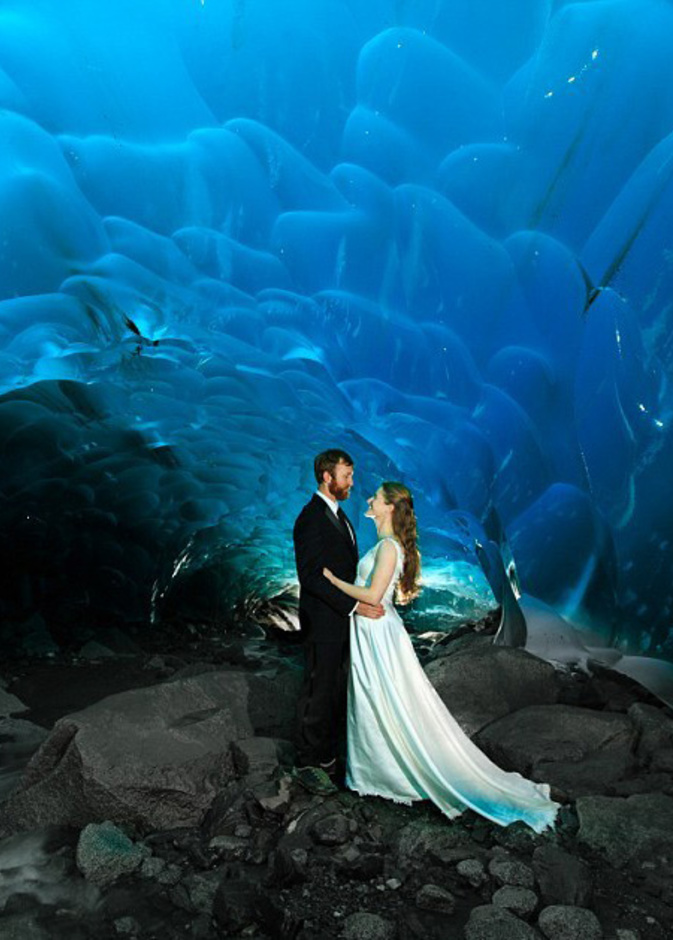 صور زفاف من أخطر الكهوف الجليدية في العالم