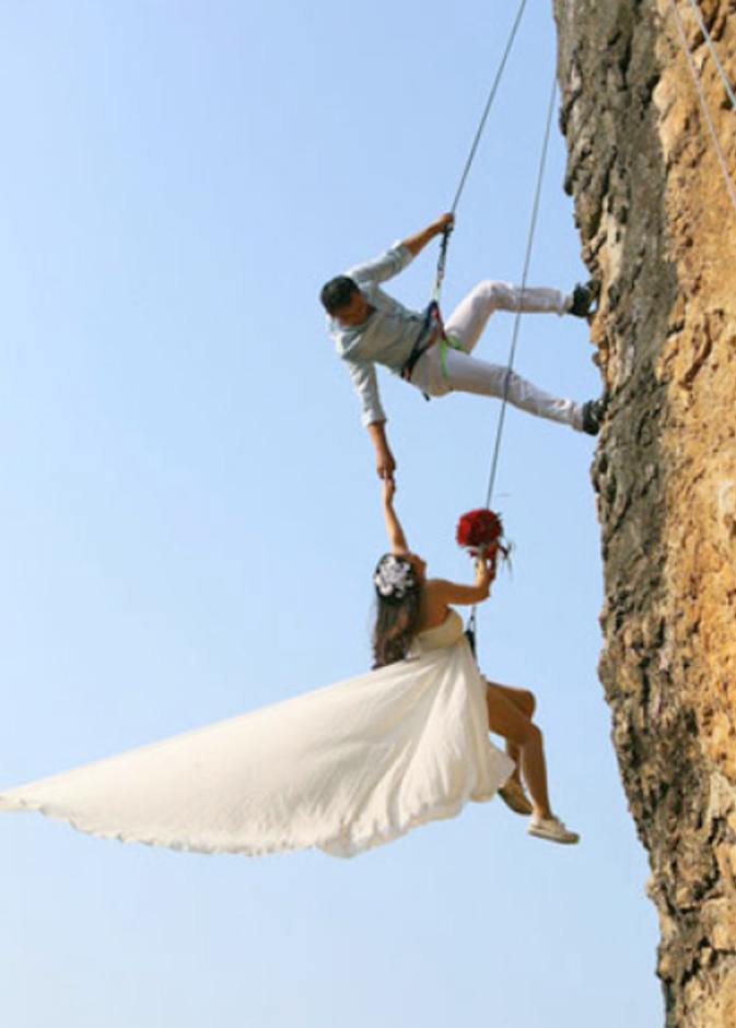 أخطر صور زفاف في العالم !