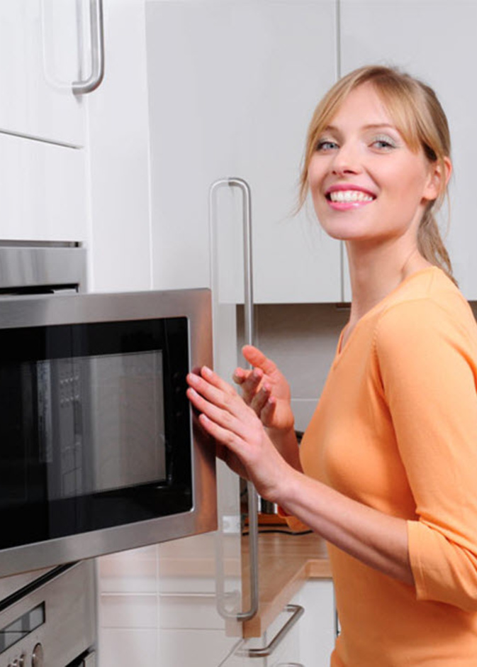 نصائح فعالة للحفاظ على نظافة وتعقيم الميكروويف 