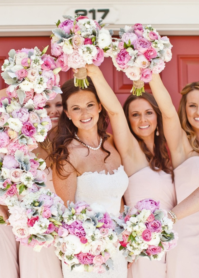 لوصيفة العروس.. إتبعي النصائح التالية لإطلالة رائعة ومميزة في فستانك