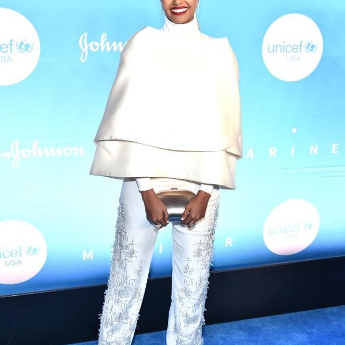 اطلالة راقية باللون الأبيض تألقت بها حليمة عدن