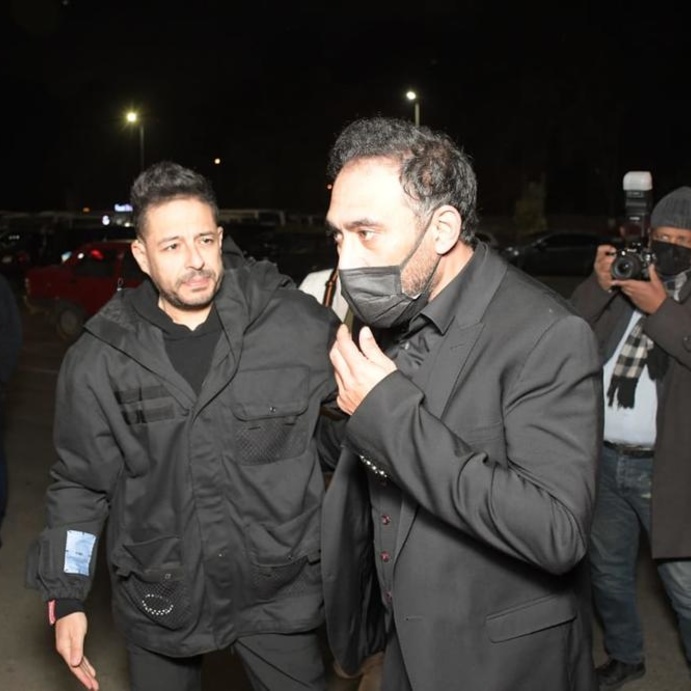 عمرو مصطفى في عزاء والدته