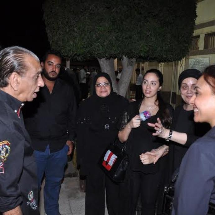 عفاف رشاد في عزاء والدتها